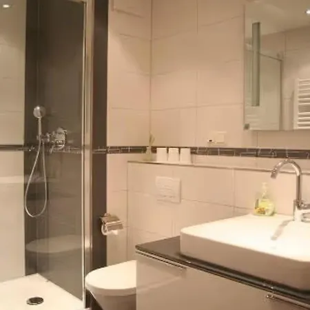 Fuer 3, Nicht Fuer Monteure 아파트 니더라우